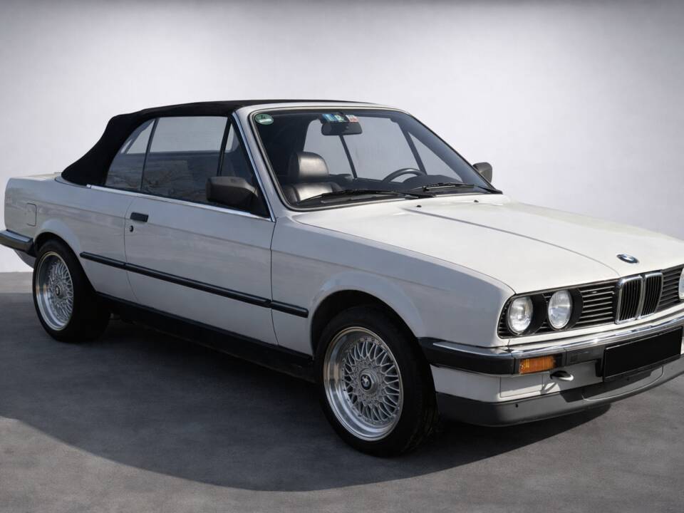 Image 3/29 of BMW 320i (1988)