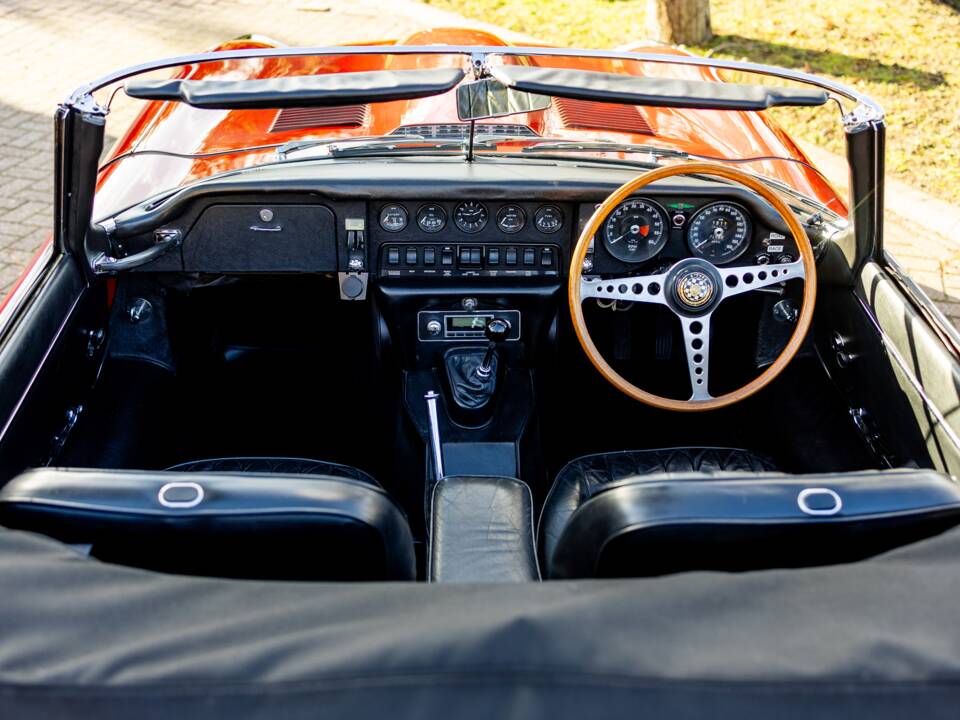 Image 36/50 de Jaguar E-Type (1969)