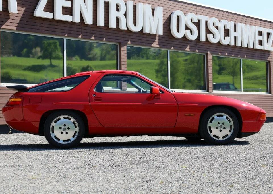 Afbeelding 6/35 van Porsche 928 S4 (1989)