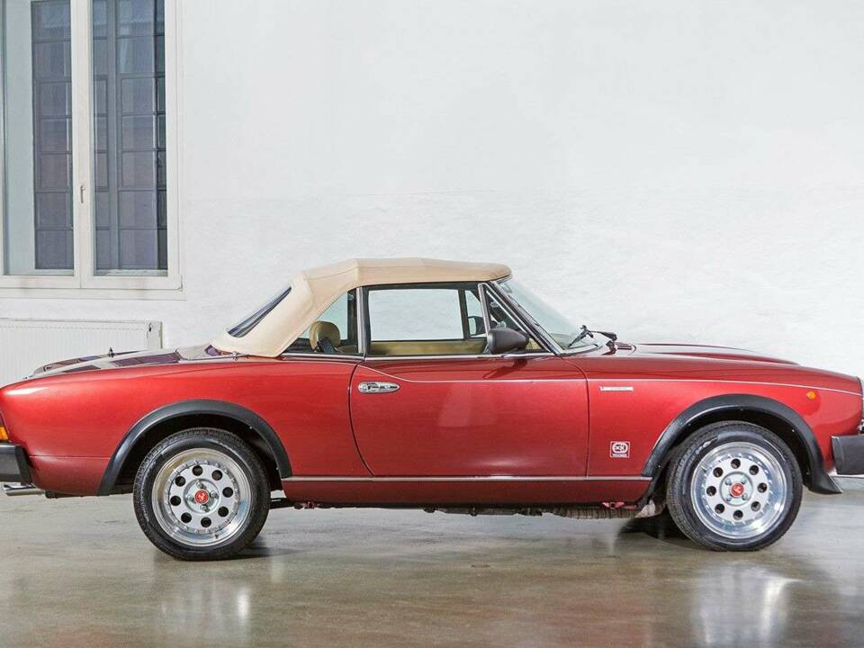 Image 8/20 of FIAT 124 Spider Volumex (1985)