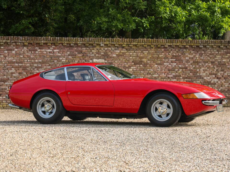 Afbeelding 17/50 van Ferrari 365 GTB/4 Daytona (1973)