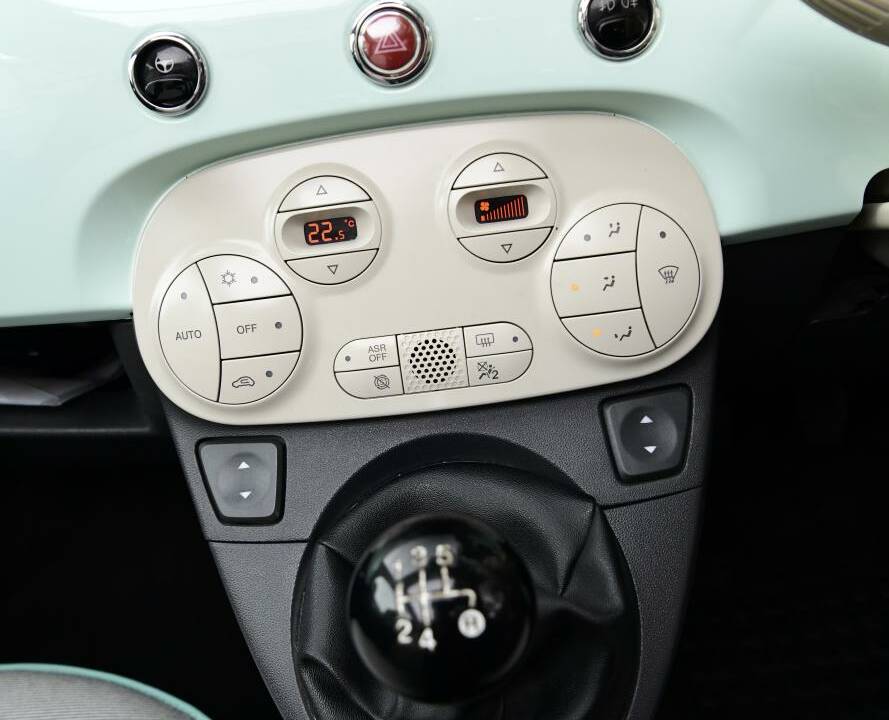 Image 32/45 of FIAT 500 C (2015)