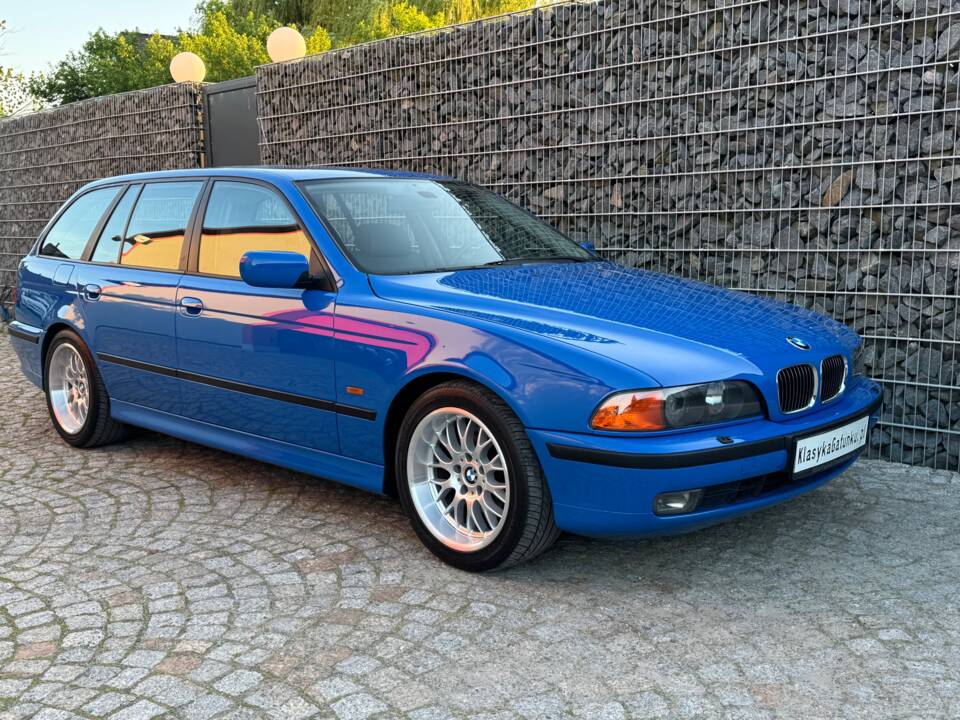 Image 75/100 of BMW 540i Touring (1998)
