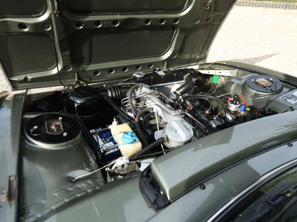 Image 4/50 of Peugeot 504 Convertible (1981)