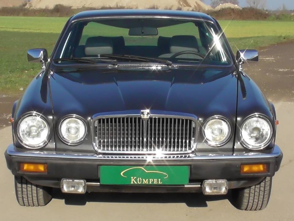 Image 9/50 de Jaguar Sovereign H.E. V12 (1985)