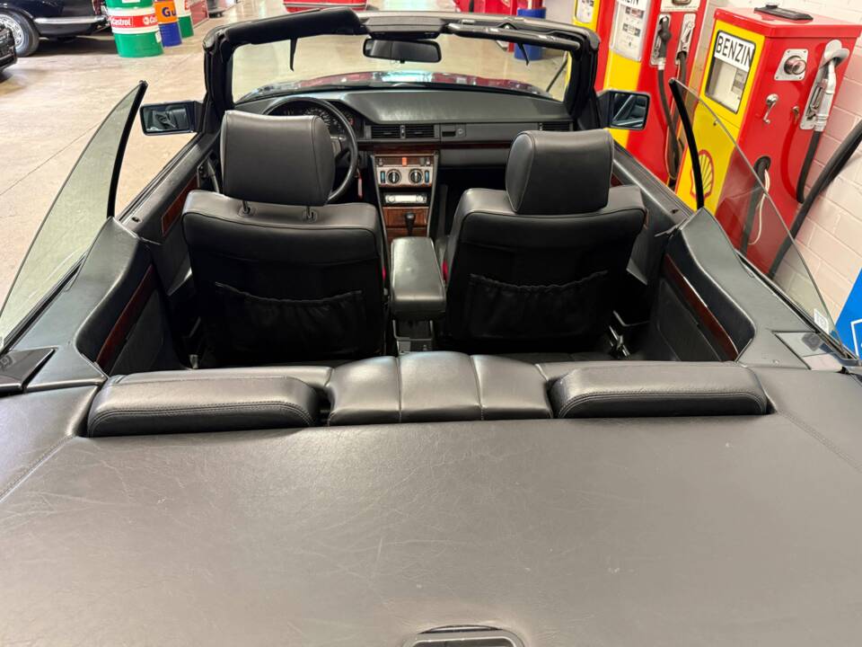 Bild 20/21 von Mercedes-Benz 300 CE-24 (1993)