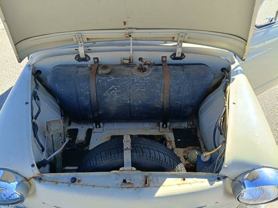 Image 17/44 of FIAT 600 D (1967)