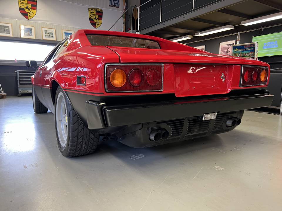 Image 2/11 de Ferrari Dino 308 GT4 (1979)