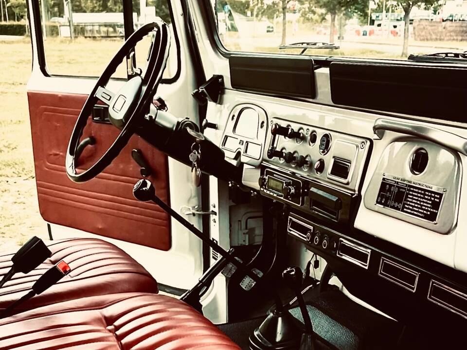 Immagine 11/27 di Toyota Land Cruiser FJ 40 (1982)