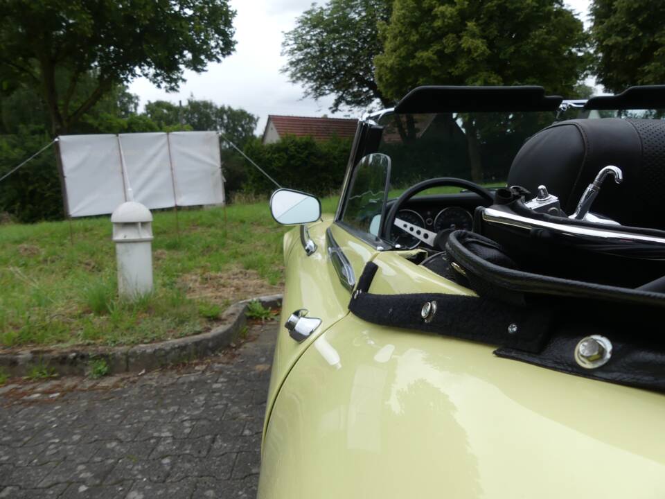 Image 49/74 de Jaguar Type E V12 (1973)