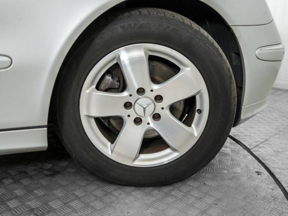 Bild 48/50 von Mercedes-Benz E 200 Kompressor T (2003)