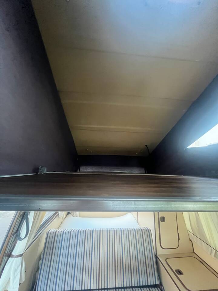 Bild 34/50 von Volkswagen T3 Westfalia Joker 1.6 TD (1982)
