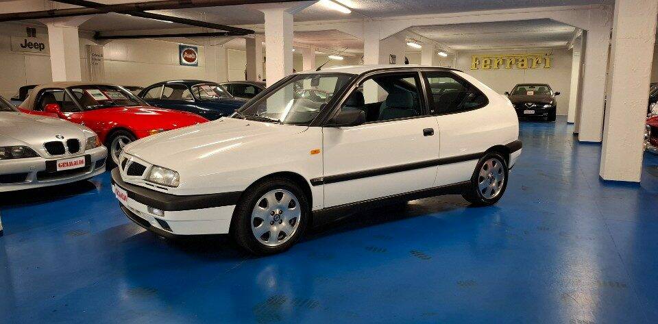 Image 17/49 of Lancia DELTA HPE 2.0 16V TURBO 3 (1997)