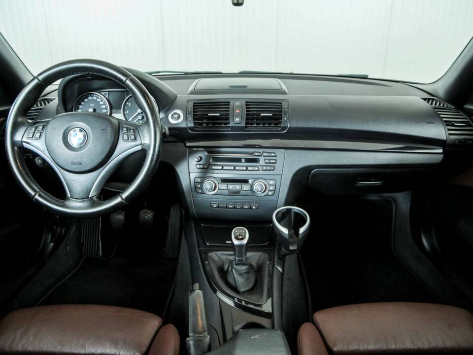 Image 3/19 of BMW 120i (2008)