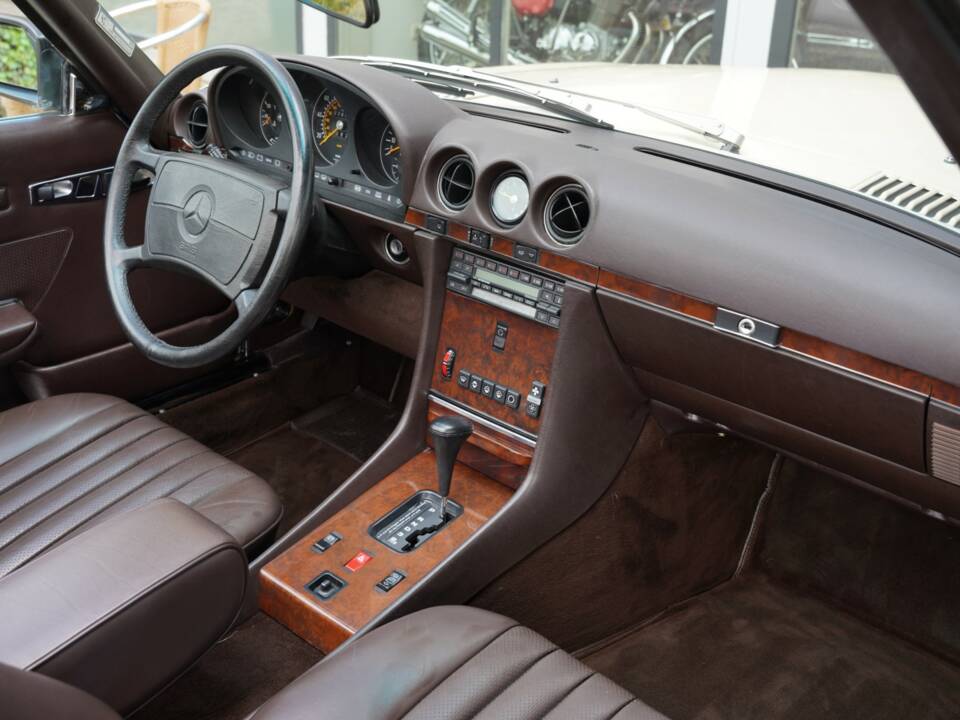 Bild 49/50 von Mercedes-Benz 560 SL (1989)