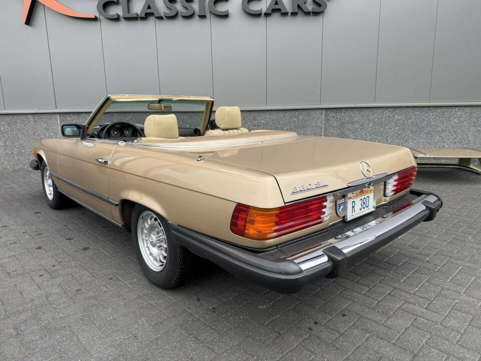 Obraz 12/50 pojazdu Mercedes-Benz 380 SL (1983)