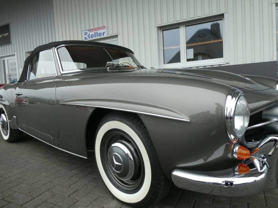 Image 22/26 of Mercedes-Benz 190 SL (1962)