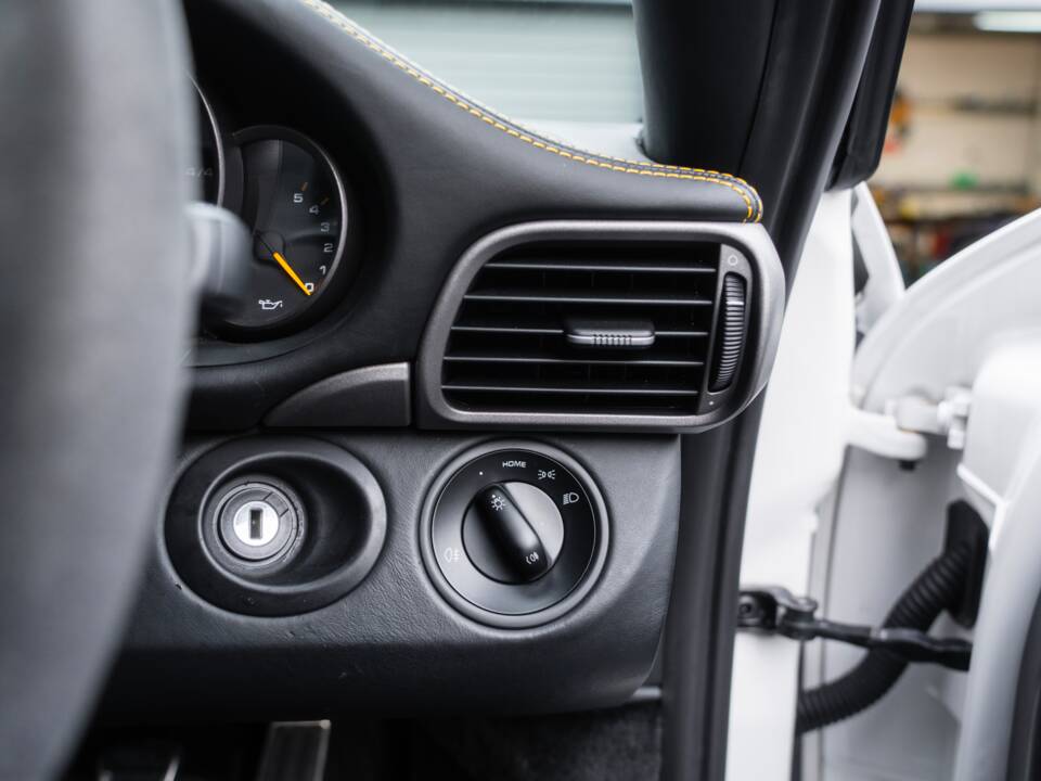 Bild 31/52 von Porsche 911 GT2 (2008)