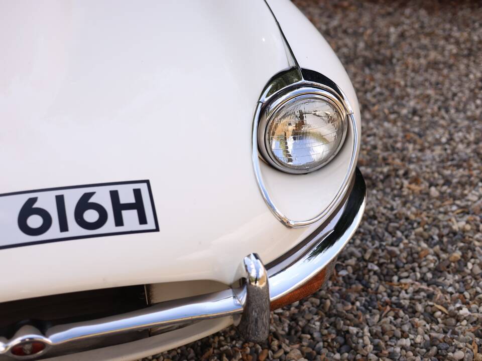 Image 24/50 de Jaguar Type E (2+2) (1970)