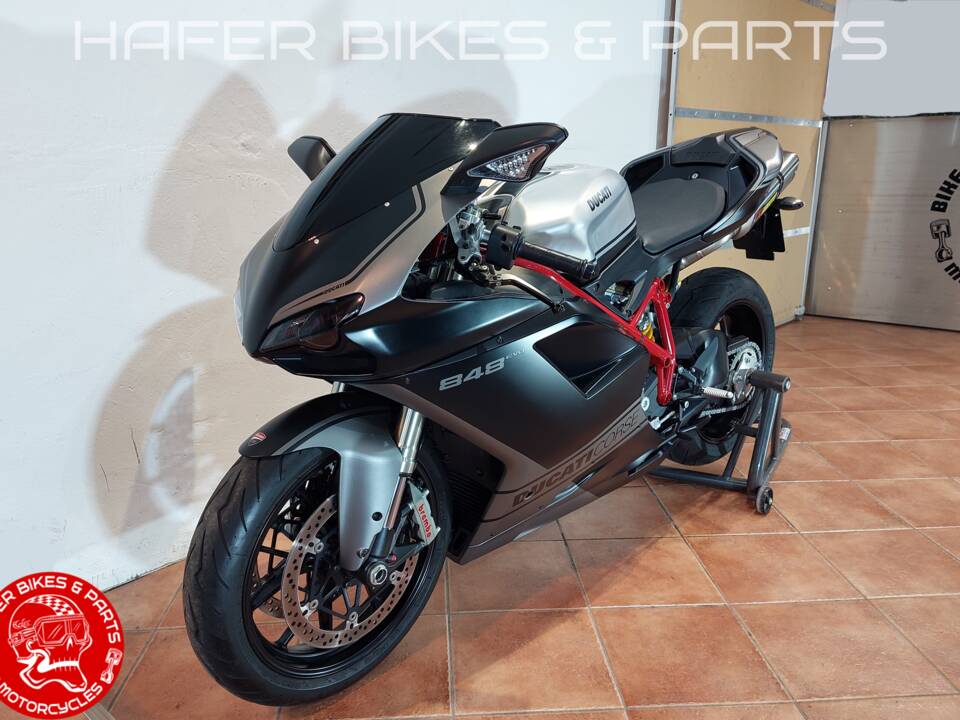 Imagen 7/55 de Ducati DUMMY (2010)