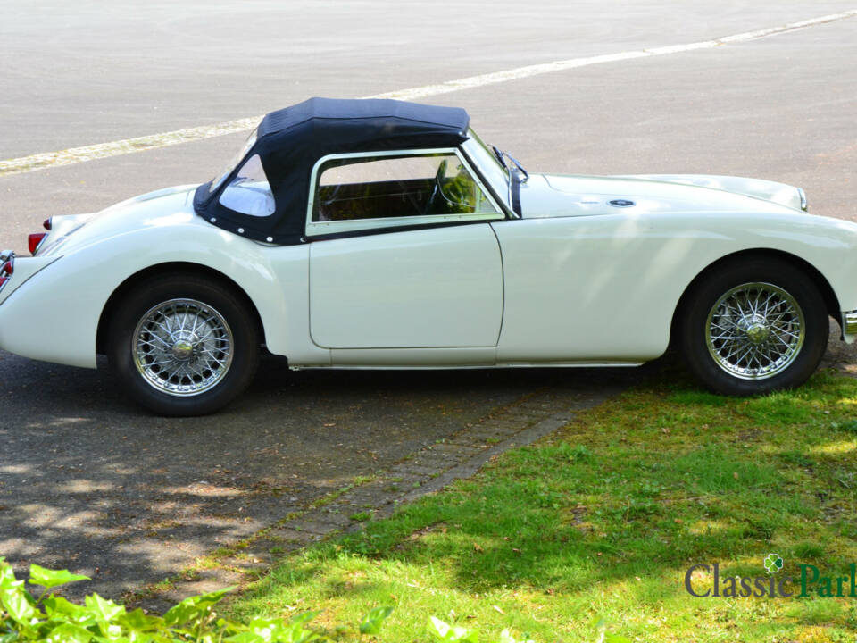 Image 21/50 de MG MGA 1600 (1960)