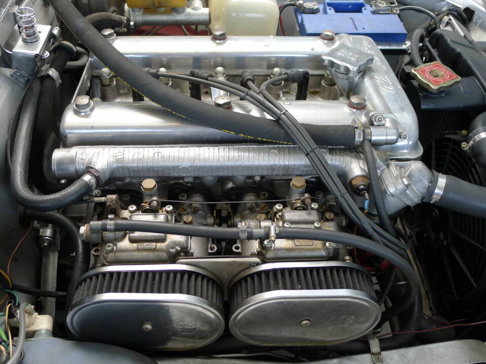 Bild 10/32 von Alfa Romeo 2000 Spider Veloce (1981)