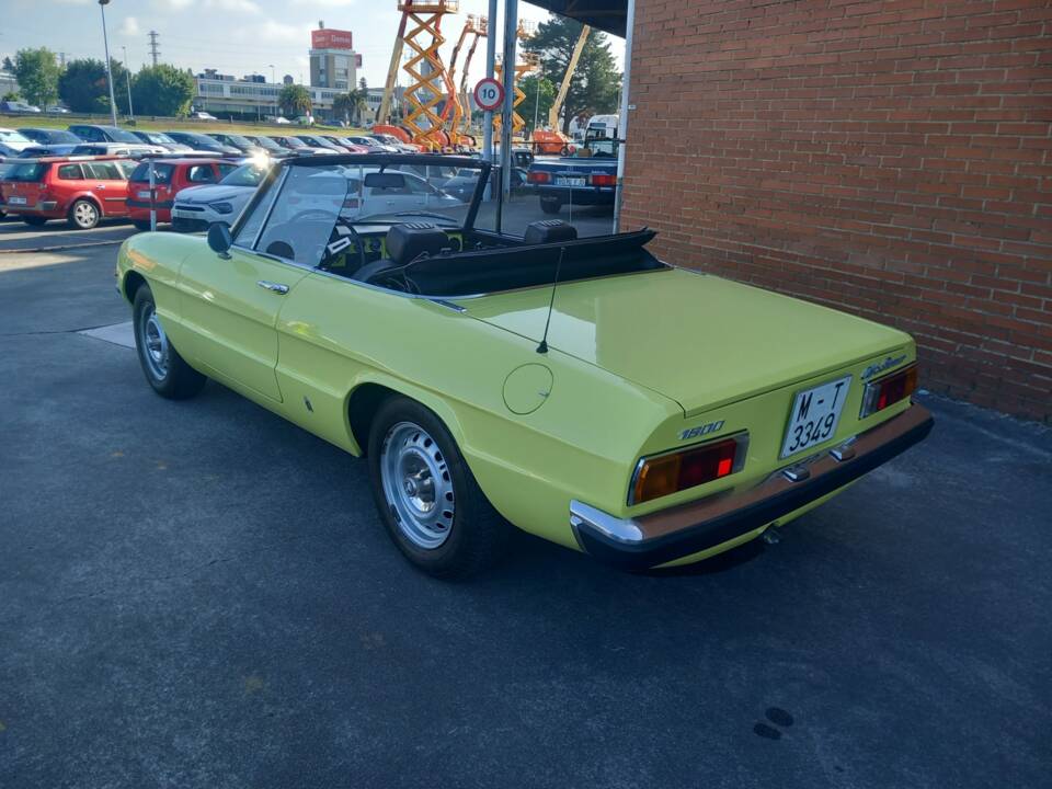 Immagine 2/20 di Alfa Romeo 1600 Spider (1973)