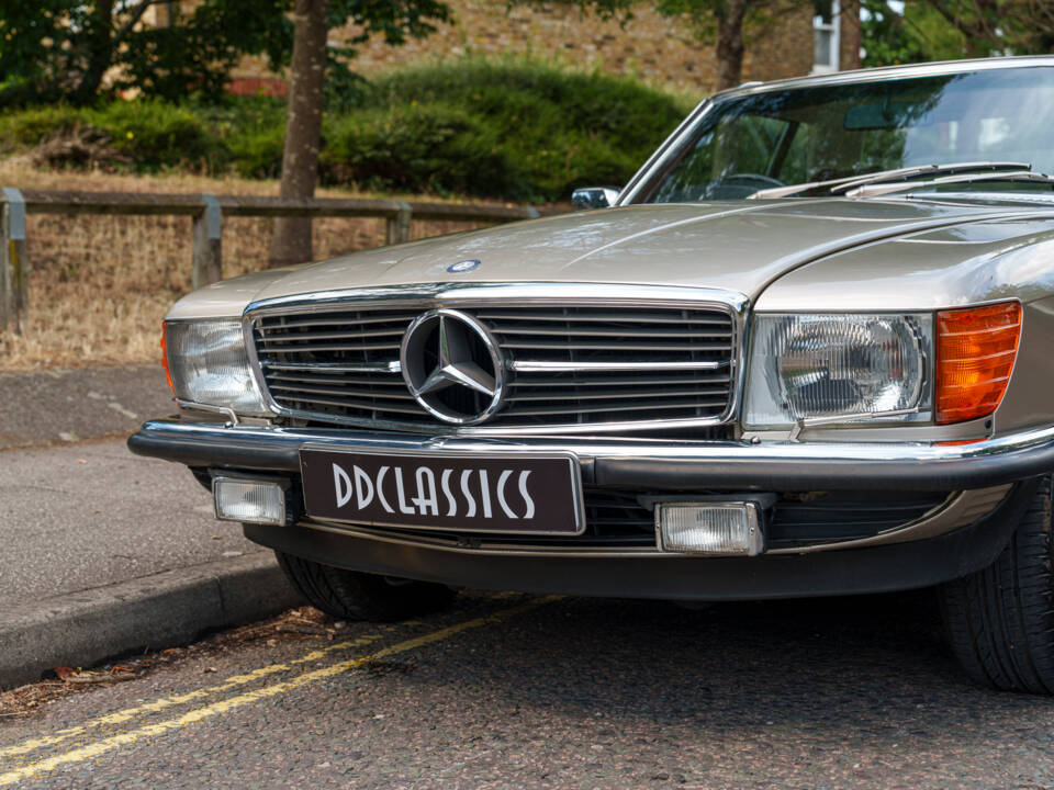Image 7/23 of Mercedes-Benz 380 SL (1985)