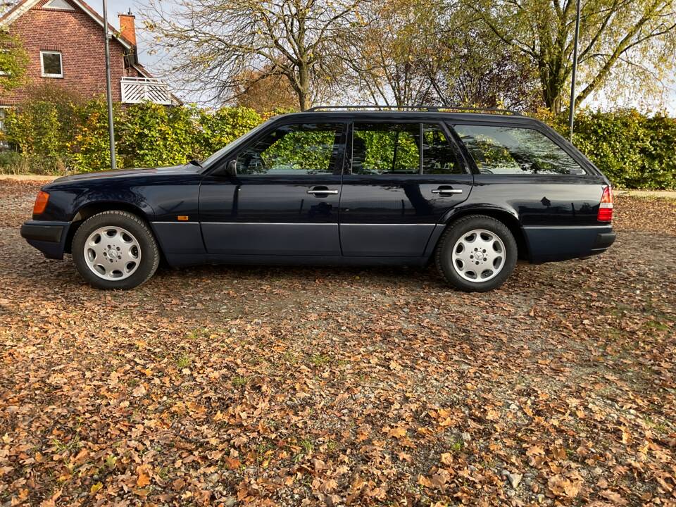 Image 2/149 of Mercedes-Benz 320 TE (1993)