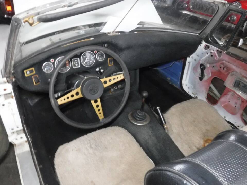 Afbeelding 38/46 van MG MGB (1971)