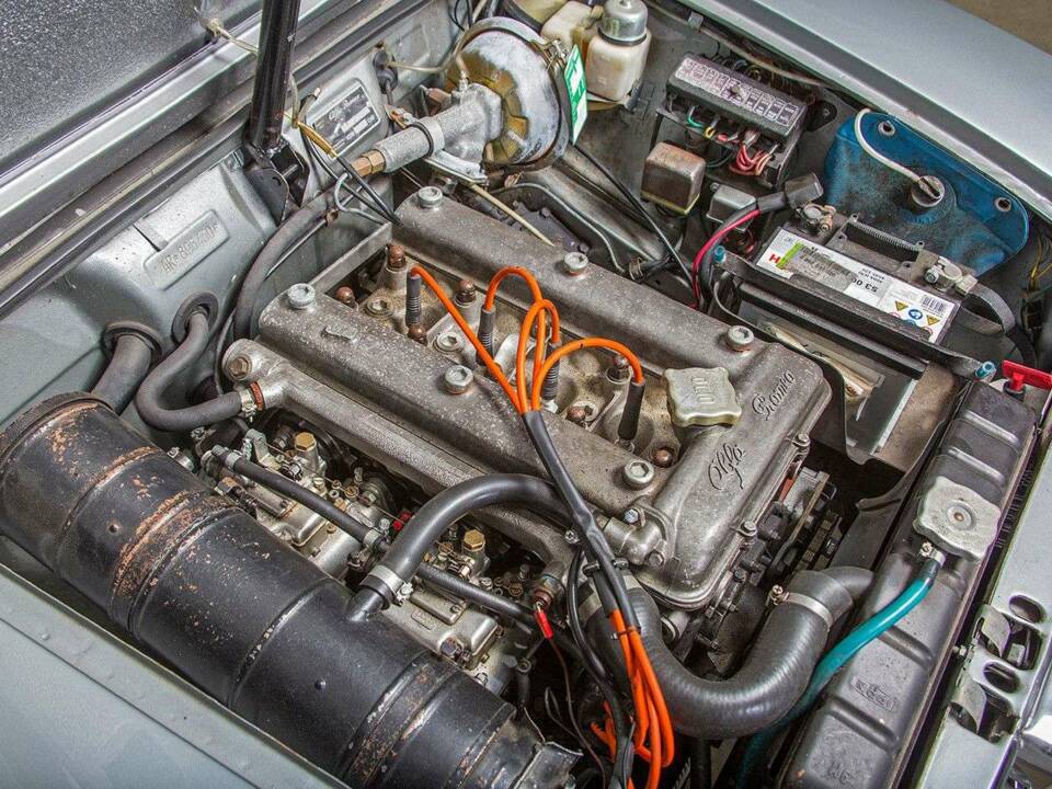 Image 21/23 of Alfa Romeo Giulia 1600 Super Biscione (1970)