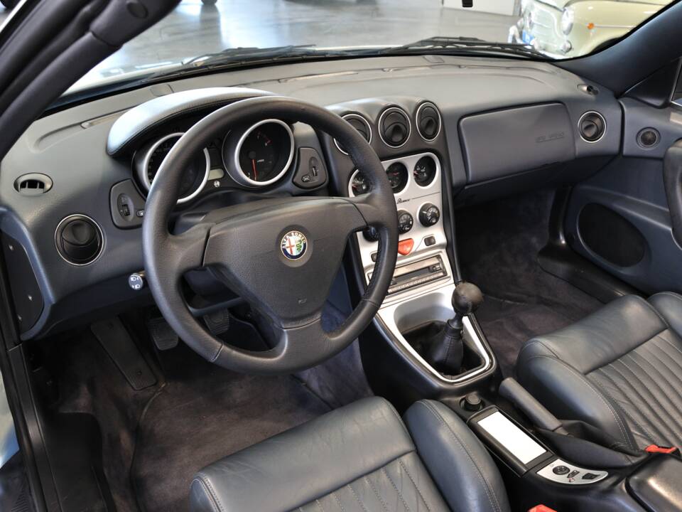 Immagine 23/41 di Alfa Romeo Spider 3.0 V6 12V (2000)