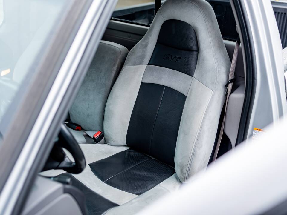 Image 45/50 of Ford F-150 SVT Lightning (2002)