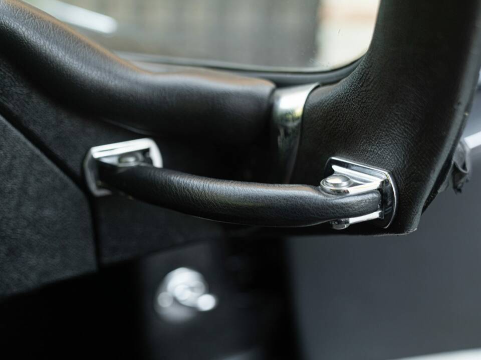 Image 33/50 de Jaguar E-Type (1968)