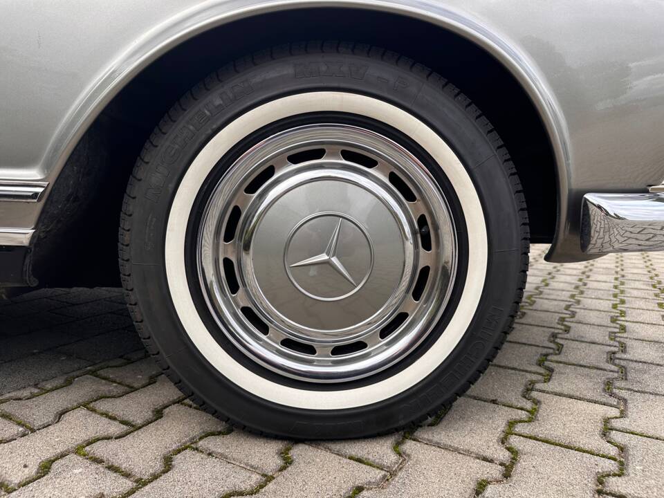 Image 16/36 of Mercedes-Benz 280 SL (1968)