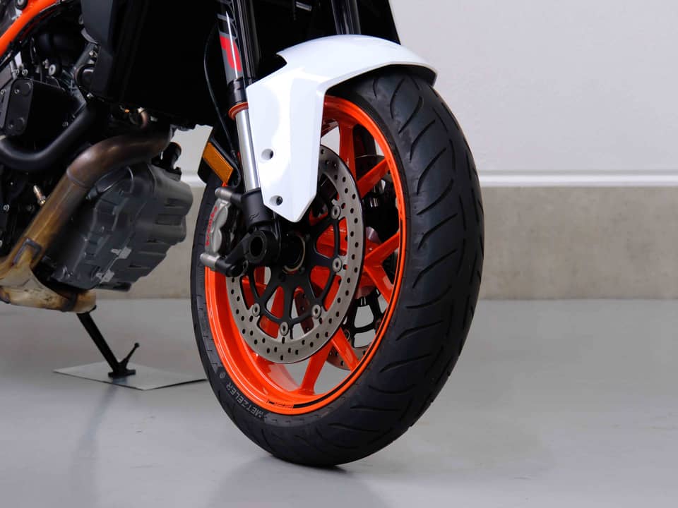 Image 17/83 of KTM 1290 Super Duke R (2018)