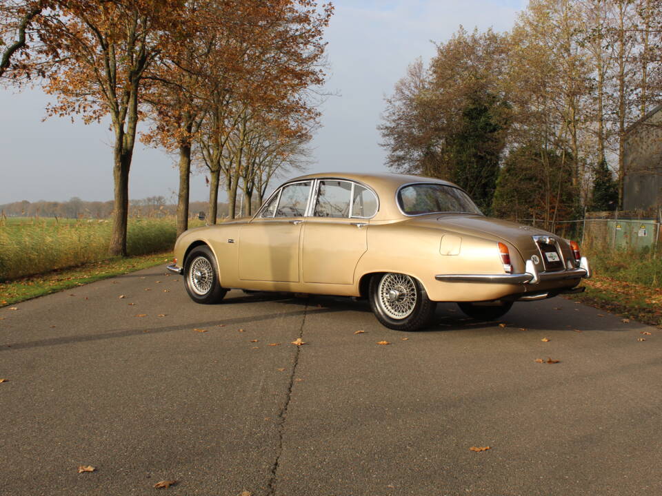 Immagine 15/19 di Jaguar S-Type 3.4 (1967)