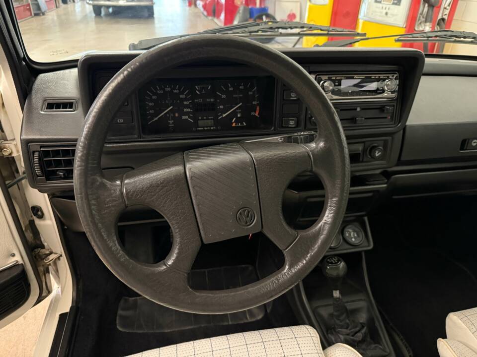 Bild 9/17 von Volkswagen Golf I Cabrio GLi 1.8 (1989)