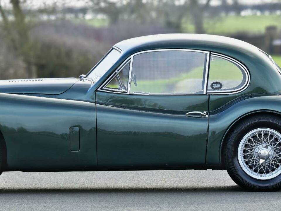 Image 9/50 of Jaguar XK 140 FHC (1956)