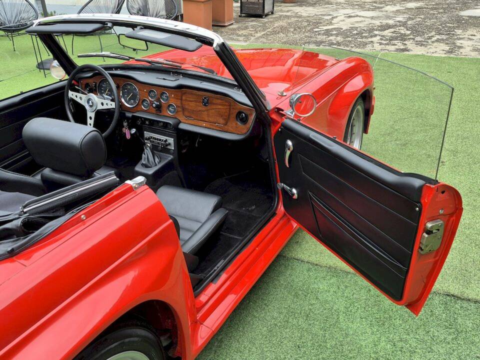 Immagine 33/81 di Triumph TR 6 (1973)
