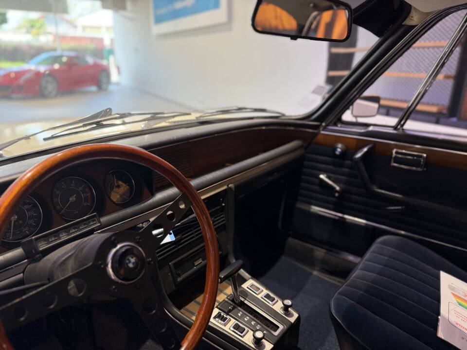 Image 12/35 of BMW 3.0 CS (1974)
