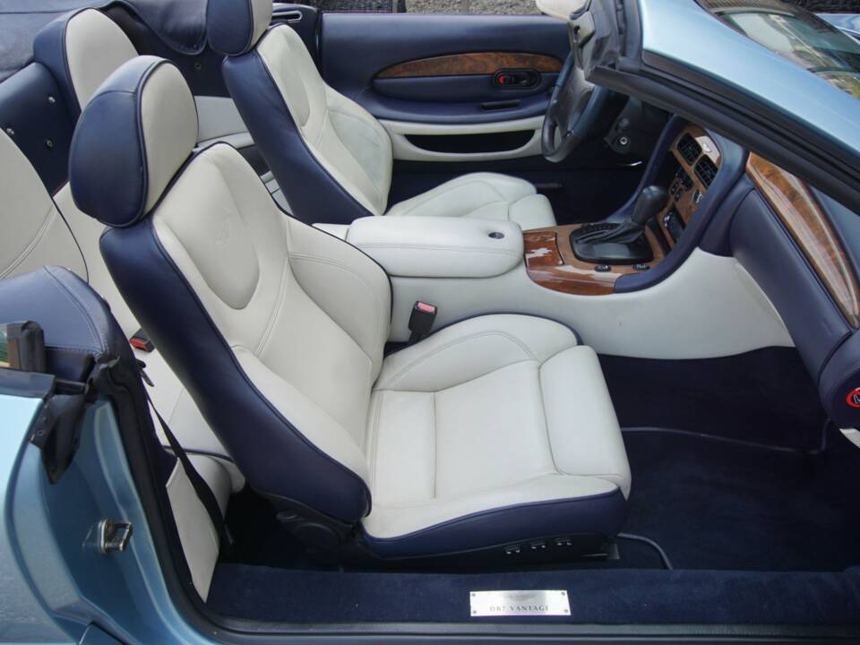 Image 35/50 of Aston Martin DB 7 Vantage Volante (2000)
