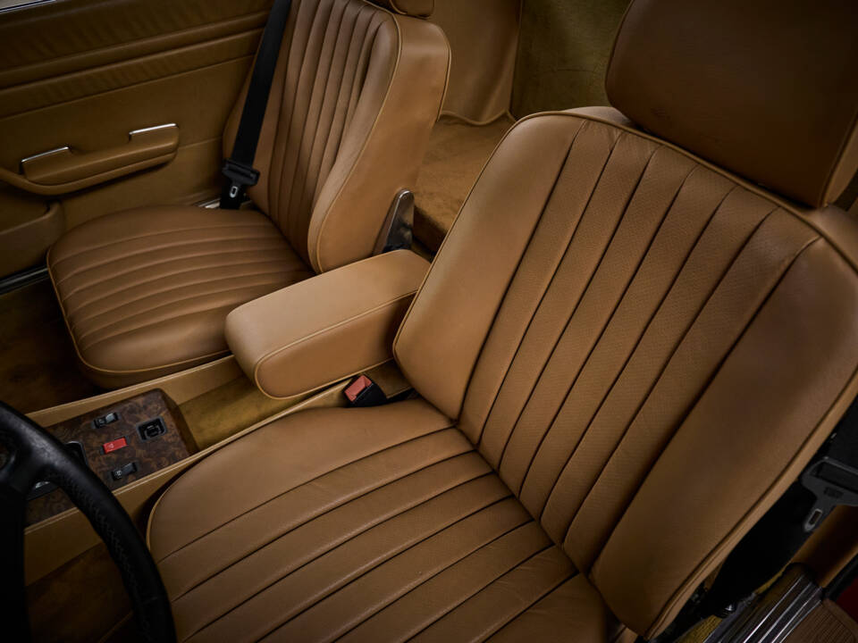 Image 46/89 of Mercedes-Benz 560 SL (1986)