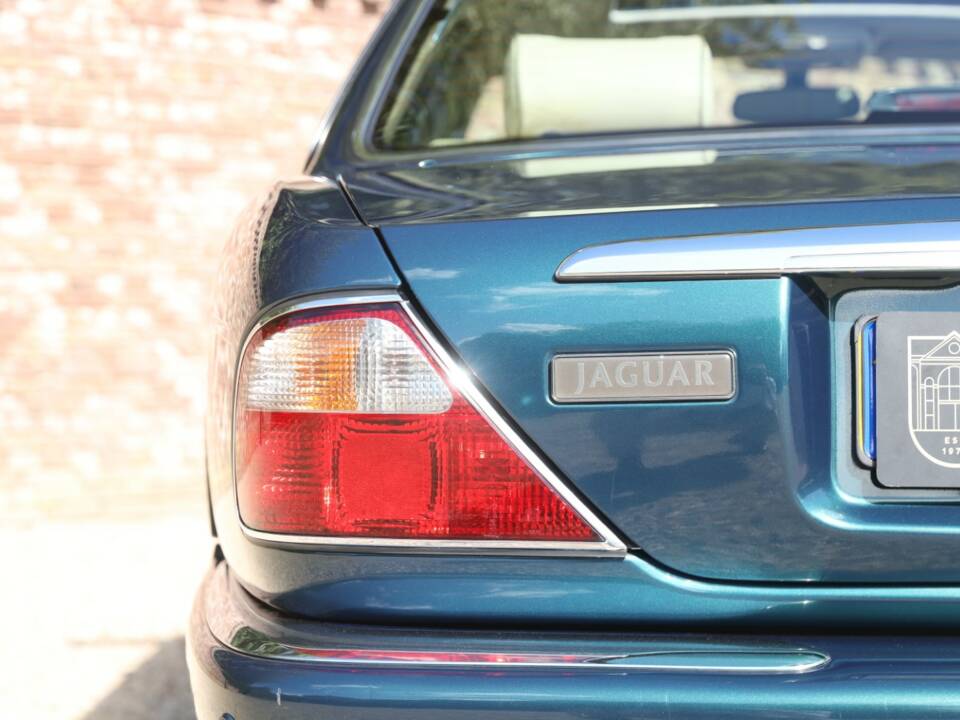 Bild 38/50 von Jaguar XJ 8 4.0 Executive (2001)