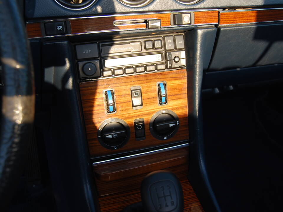 Image 79/87 of Mercedes-Benz 280 SL (1982)