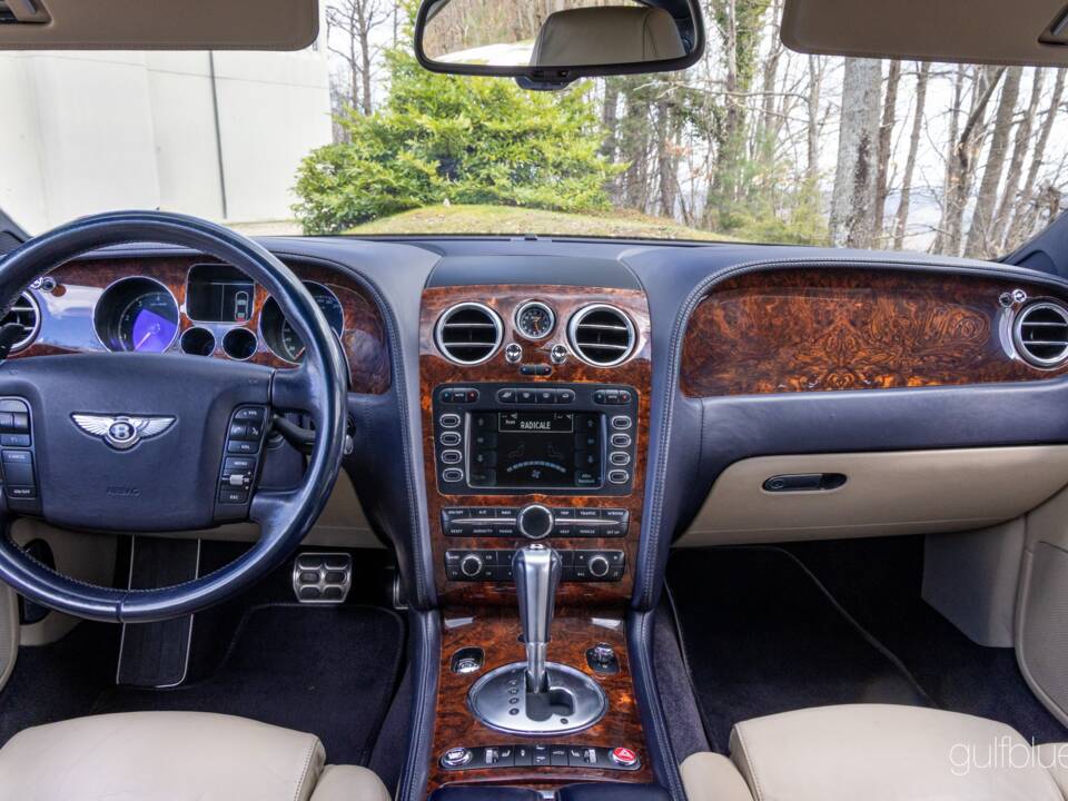 Image 44/75 of Bentley Continental GT (2004)
