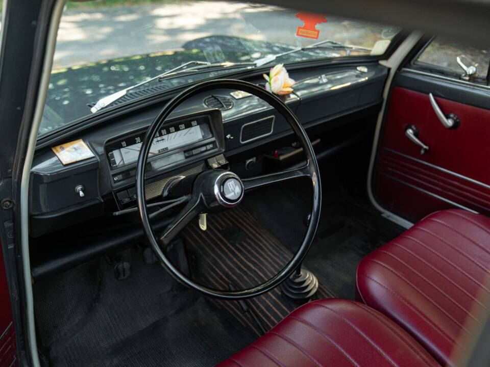 Image 30/49 of FIAT 1100 R (1966)