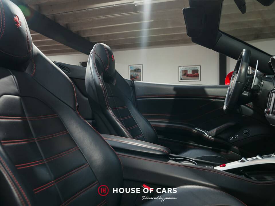 Bild 19/25 von Ferrari California T (2014)