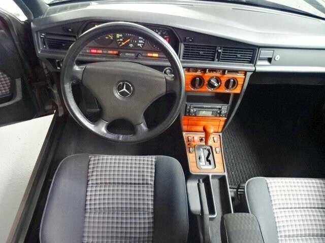 Image 11/21 of Mercedes-Benz 190 E 2.6 (1992)