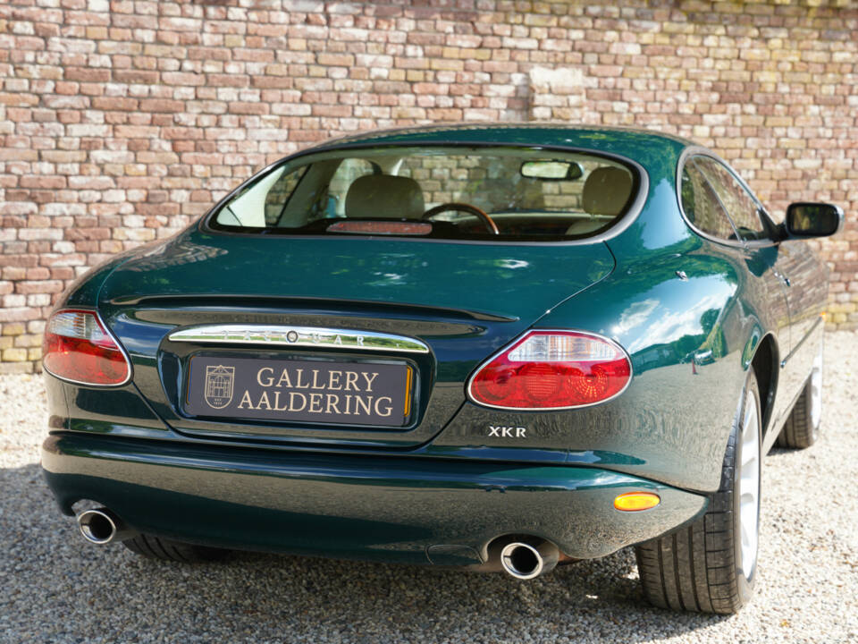 Image 42/50 of Jaguar XKR (2001)